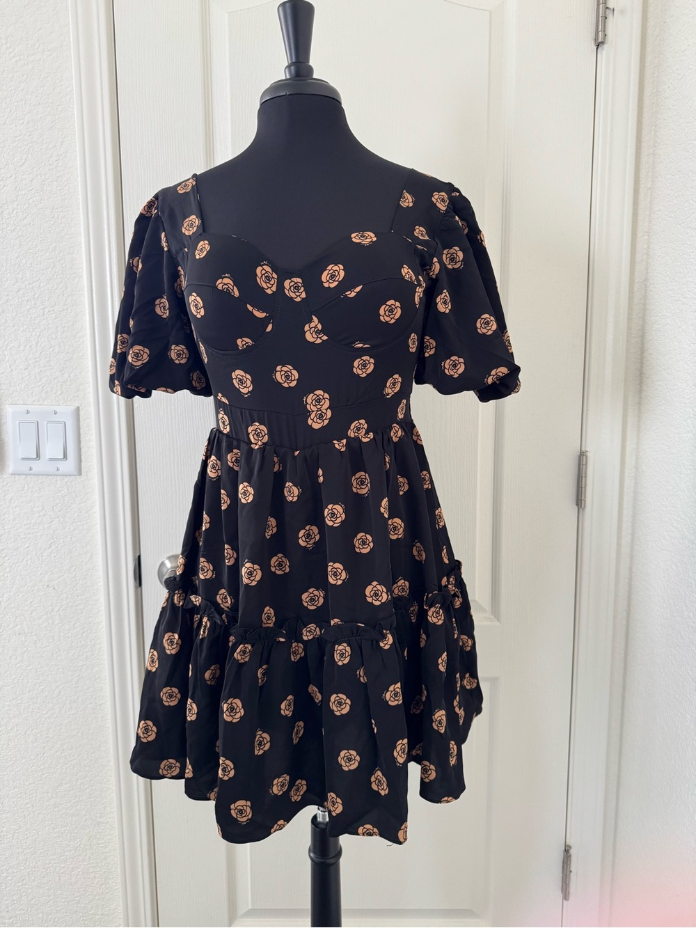 Black Floral Puff-Sleeve Mini Dress - Black with Peach Rose Print